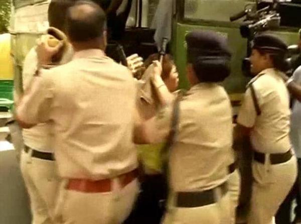 PM Narendra Modi, Chinese President Xi Hold Talks Amid Loud Tibetan Protests ndtv.com/video/player/n…