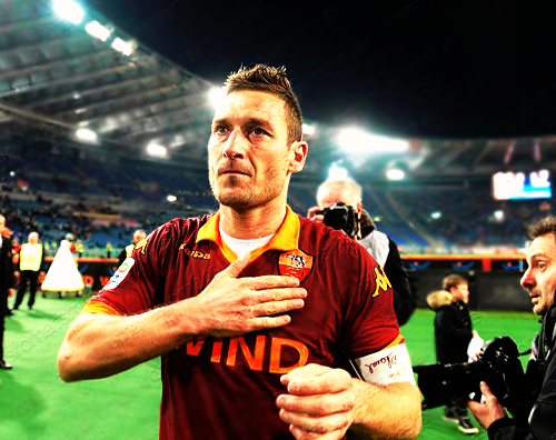 MotivacionesF's tweet photo. "Me critican por no haberme ido de la Roma, pero este era mi sueño de niño" - Francesco Totti. http://t.co/Jm9EkbKqL2