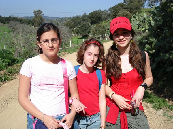 MotaSalado's tweet photo. María, Raquel y Laura. http://t.co/u9OJvt7DIV