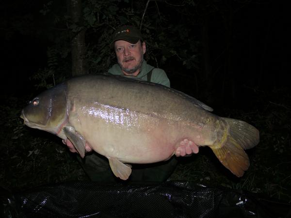 ChubFishing's tweet photo. Darren braced the 51lb common with a 46.12lb Mirror -  what a phenomenal session &amp; unforgettable brace! http://t.co/b3oATY0kpv