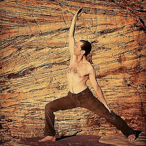 ADevotedYogi's tweet image. Yoga is for everyone÷

#BalanceBasics - Virabhadrasana #yogapose 17, reverse warrior