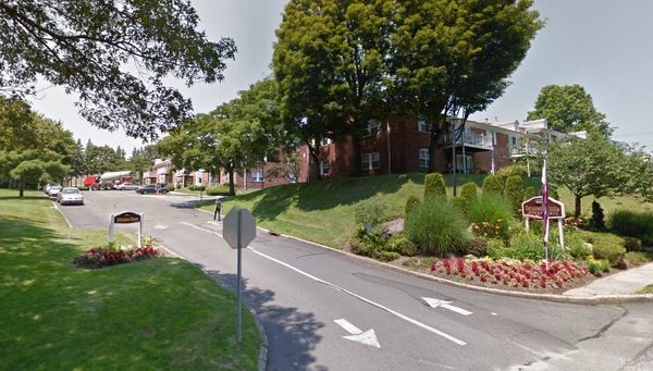 Police: Three Suffer Minor Injuries in Hauppauge Parking Lot Robbery dlvr.it/6xkl4z