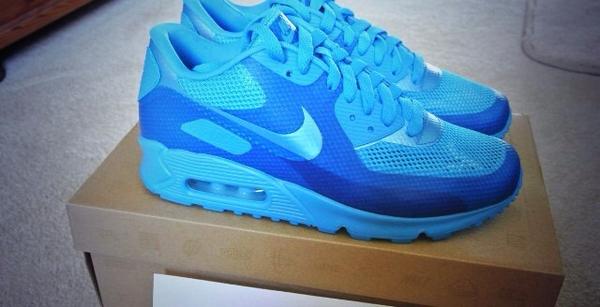 FreshCoutureltd's tweet photo. COMPETITION TIME! RT &amp; FOLLOW to win the Blue Nike air max &amp; T-shirt! Winner announced 1st October.. Get Involved! http://t.co/2othUALpLF