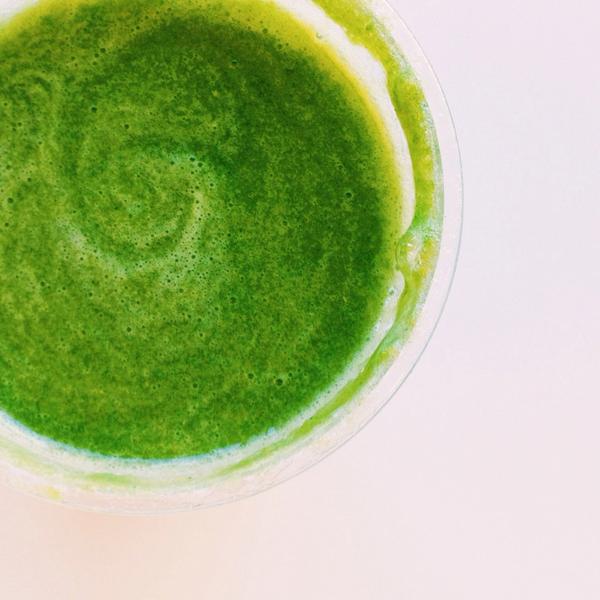 biteboxSA's tweet image. But alas, actual bfast this AM: my favorite: kale, spinach, cucumber, celery &amp;amp; ginger! #healthy #Bfast #biteon! 💚