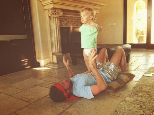 PhilosophieMama's tweet photo. #AcroYogaRocks @HealthyLiving #jaffekids http://t.co/xN4Z8YP1ke