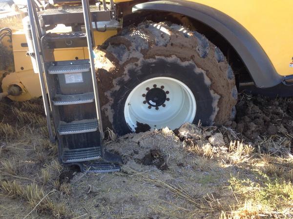 JTJonesfarms's tweet image. Yesterday not a good day #harvest14 #grainfarmproblems