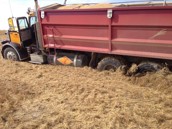JTJonesfarms's tweet image. Yesterday not a good day #harvest14 #grainfarmproblems