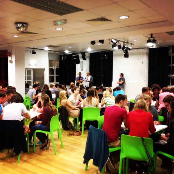 ExeterECU's tweet image. 70+ people at the ECU freshers&apos; quiz #CUnews #ECUfreshers #gettingcompetitive