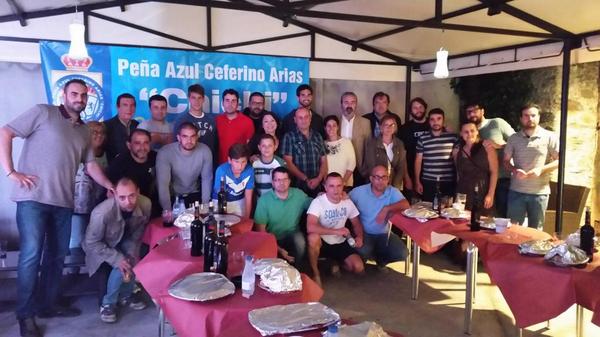 RealOviedo's tweet photo. El consejero @manuparedes15 y los jugadores Josep Señé y @gmagunazelaia en la Peña Azul "Chichi" en Cangas del Narcea http://t.co/G0s92L4R2y