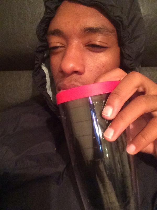 BearCubWPC's tweet photo. Hit blunt:

If it's called BEATING your meat then why doesn't it hurt http://t.co/F9SVusENf3