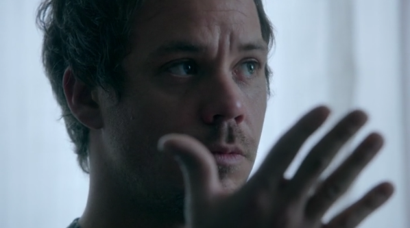 MeintheMist's tweet photo. Neal still in hospital… thanking Hook for delivering the message to Emma #HopeForNeal #OUATRewatch #SwanFireAlways http://t.co/N2McUTR4Il