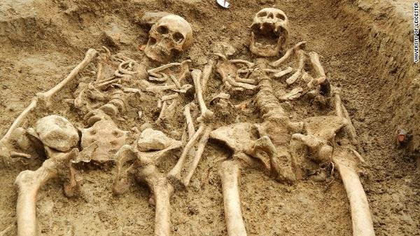 cnni's tweet image. Skeletons found 'holding hands' after 700 years: cnn.it/1u5bQtE