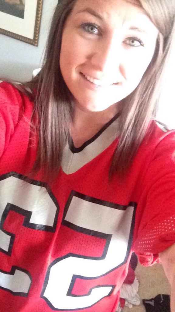 bryn0308's tweet photo. Rockin' dad's old jersey tonight... #gofalcons #linebackerstatus #selfiethursday? http://t.co/9iJWLBAWwx