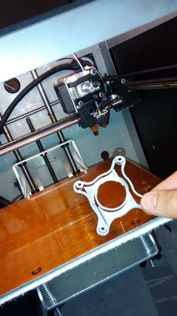 thebenbuehler's tweet photo. First 3D print from @phyhsics. Certainly not a success but a long way from failure. #zaxis @SolidoodleHelp http://t.co/dRSGjeX7Xc