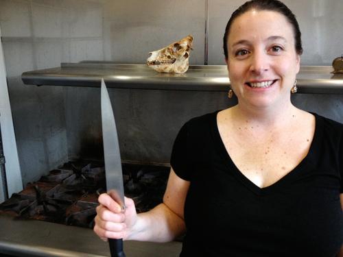 cookingupastory's tweet photo. quick tips from Chef Melinda on How to Hold a Chefโs Knife http://t.co/Igyg1yOMi4 #nonotthatway http://t.co/EW96N9myTt