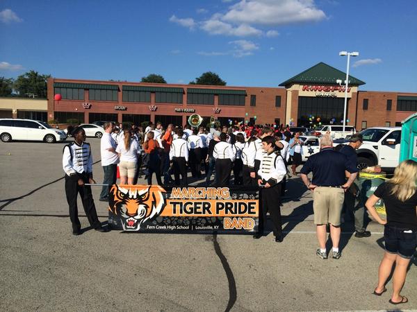 ChrisBradyKY's tweet photo. @FernCreekHigh band staging for the @JeffersontownKY #gaslightparade @JCPSKY http://t.co/5nVFSwCHtg
