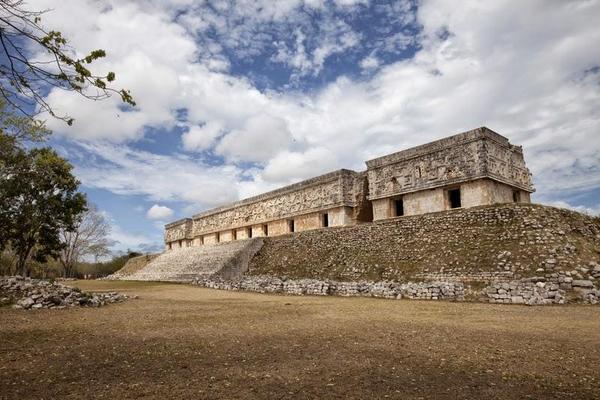 MeridaPerfecta's tweet photo. Casa del Gobernador en Uxmal, Yucatan #MeridaPerfecta http://t.co/RcFthk7eLl