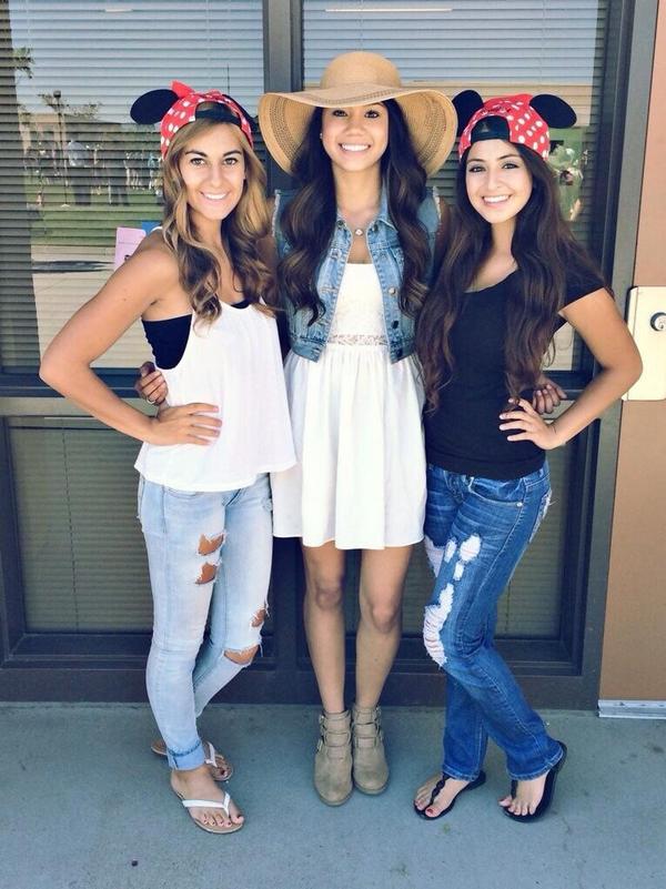 __kaaayluhh's tweet photo. Hat day with these beauties. 💕 http://t.co/QDzaJLSrL2