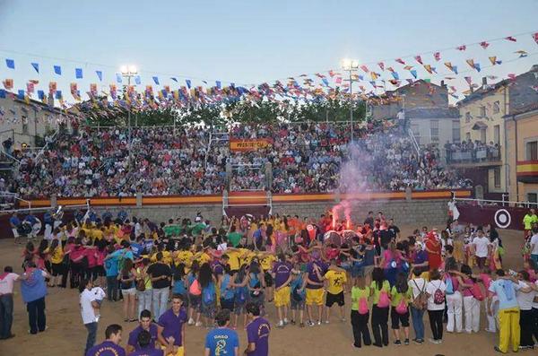 NoeeliaNoe's tweet photo. Y por fin llego el día que durante todo el año esperamos. #FiestasBurgohondo #FDB2014 http://t.co/xy0DpXhkX6