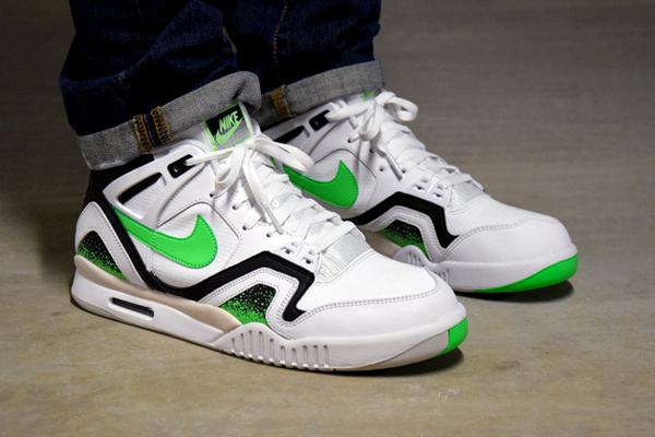 nike air tech challenge 2 poison green