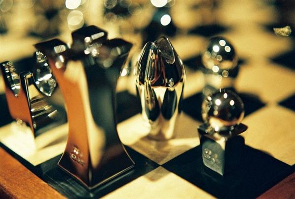 Hypermodern_'s tweet photo. 'Hypermodern' Sterling Silver Chess Pieces 
Rook, King, Bishop, Pawn
Mirror polished on ebony &amp; maple squares http://t.co/2SVDnezPd2