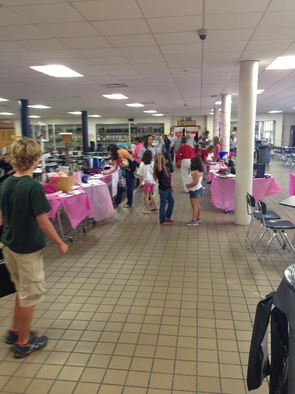 LVHSLedford's tweet photo. Great night for a great cause here at @LVHS as the Lady Panthers take on the Lady Bulldogs. #volleyforthecure http://t.co/EwhFpmOUCb
