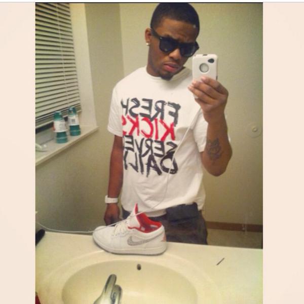 AintUSkinny's tweet photo. Bruh 😂 niggas be like http://t.co/oNBQvhlIdJ