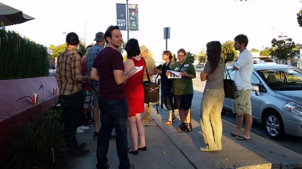 TreeMapLA's tweet image. First we huddle, then we break into teams for #treemapping on #ThirstyThursday in #EagleRock. #drought