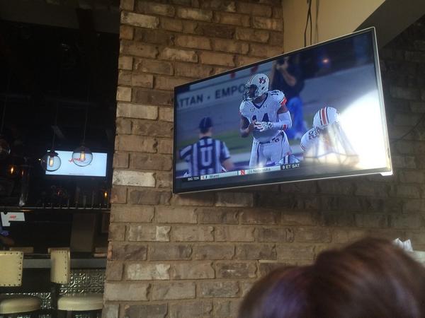 RobLipop's tweet image. Watching from #HuntBeach #WarEagle @GameDayBunker @robpate