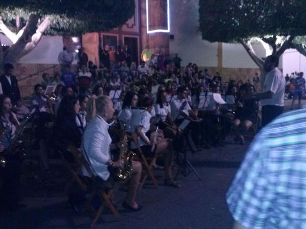 rakeldetriana's tweet photo. El primer castillo de fuegos artificiales amenizada por la @Banda_de_Dalias.Grandisima banda interpretando "Joselito" http://t.co/hkTTkIEsNa