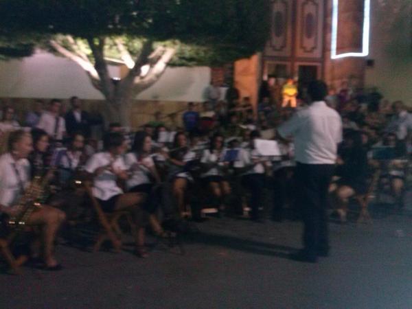 El primer castillo de fuegos artificiales amenizada por la <a href="/Banda_de_Dalias/">Banda Dalías</a>.Grandisima banda interpretando "Joselito"