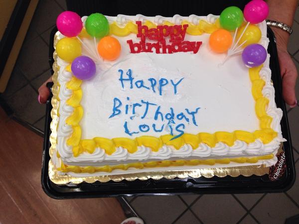 crystallkat's tweet photo. Went to @waldbaums in massapequa for a cake today, after 3 attempts, this what I got...seriously? #findanewprofession http://t.co/2xhtHzmABT