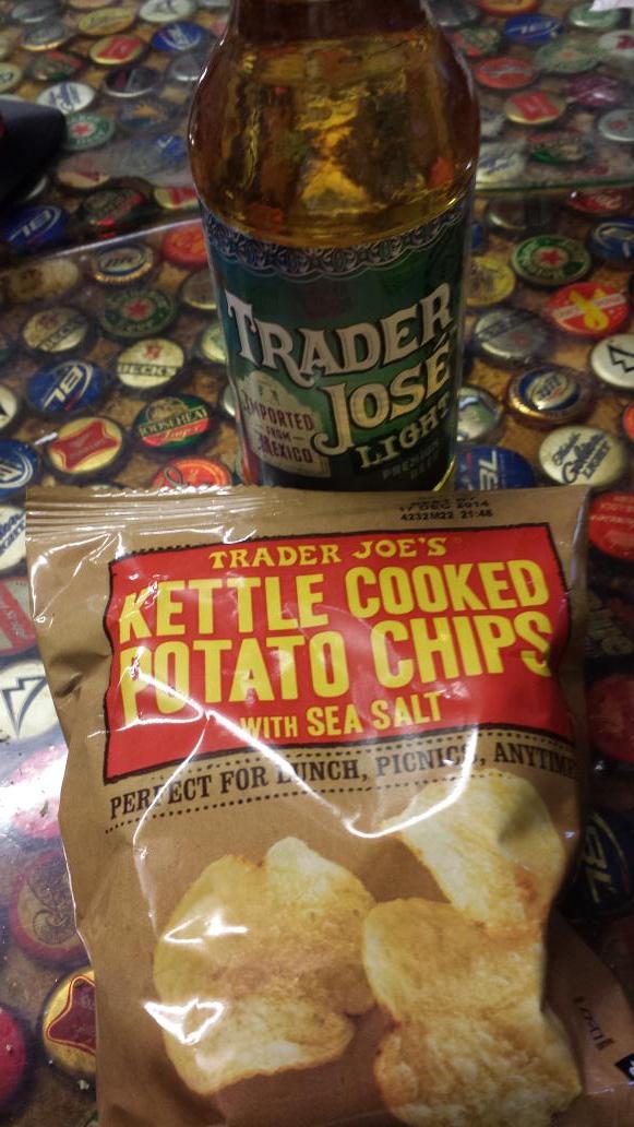 su_lu3's tweet photo. Cheating on my diet with @TraderJoes2 @TraderJoesList 
 #traderjoes #traderjose #chipsnbeer #cheating #snacks #yum http://t.co/T1szCkOVPf
