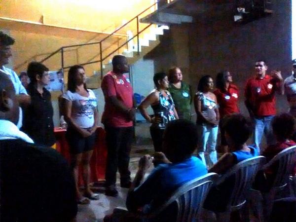 iriny_13's tweet photo. Agora com o companheiro @alexandre_ptes em Resistência,conversando com a comunidade. #Iriny1333 #AlexandrePassos13660 http://t.co/dH857tKq7y