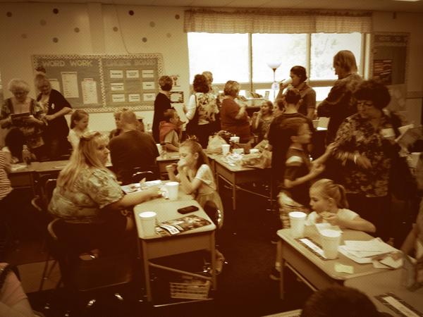 MrsComerNWES's tweet image. Lots of love shared at our #grandparentsday #gccspride #superinsecond #teachersfollowteachers