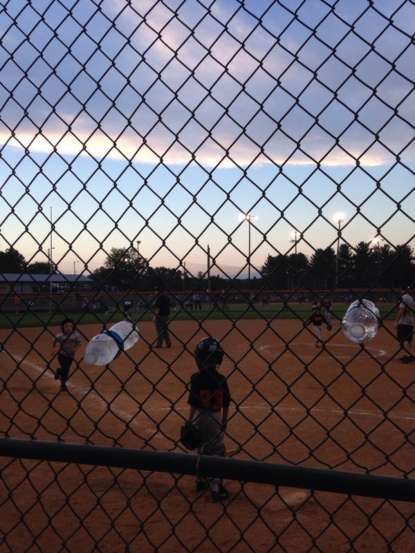 PowellLeviRec's tweet photo. Perfect night for some Levi baseball http://t.co/4N8D0z124a