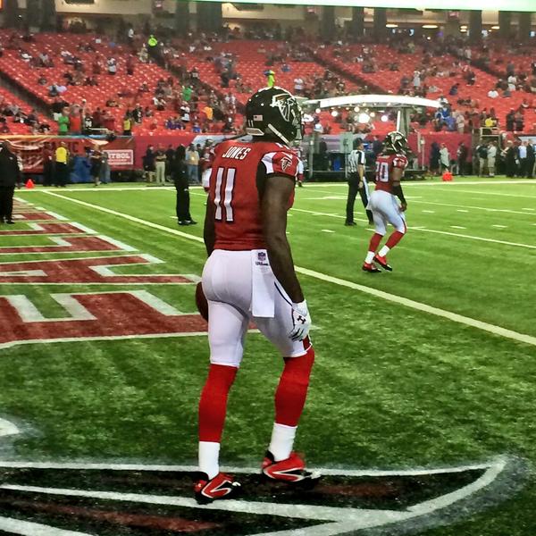 nflnetwork's tweet photo. Almost that time...

@juliojones_11 + @sj39! #TBvsATL http://t.co/RuNSOsHnl8