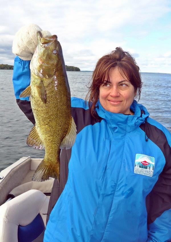ExcPecheMtl's tweet photo. Todays fishing with Connie, Grantham and David from Wisconsin ! Good job :-)
#fishing #autumn #Montréal http://t.co/zwl6eOcAwv