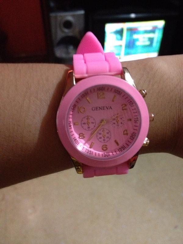 GeeC0019's tweet photo. wearing my new watch #happykid #pinklover #genevawatch http://t.co/FMa54rBZTE