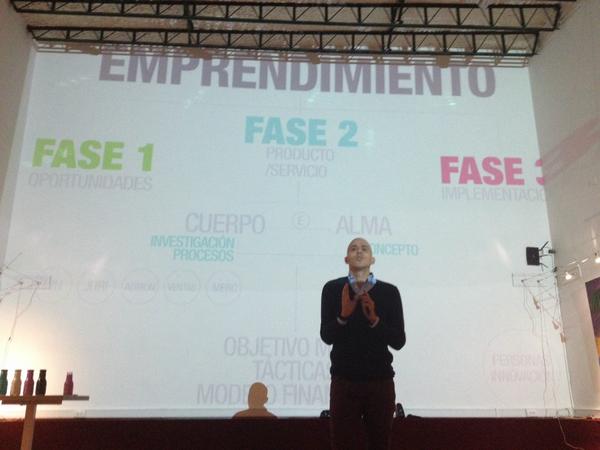 ImpactHubBogota's tweet photo. Inicia @FuckUpNightsBog con Julián Oquendo hablando de @Tehatsu @InnpulsaCol @revistamprende #fracaso #emprendimiento http://t.co/s3geOhGJ4S