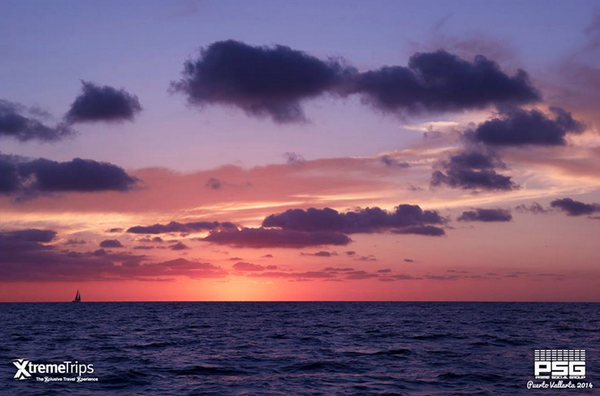 XtremeTrips's tweet photo. Sunsets are better enjoyed better on the beach. http://t.co/Z5hYZedLif http://t.co/PDU15H7pdn