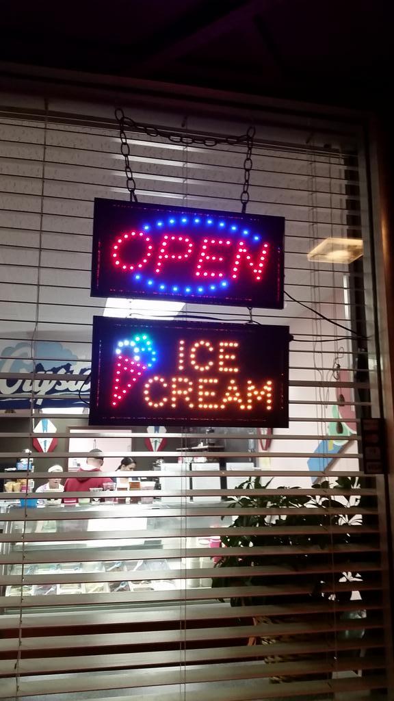 ChurnAndBurns's tweet photo. Check us out! #freshicecream #freshcoffeedrinks #supportlocal #FuelTheFireICT Open 'til 9pm. https://t.co/16GfvP5Xzd http://t.co/VKcUpfbfIF