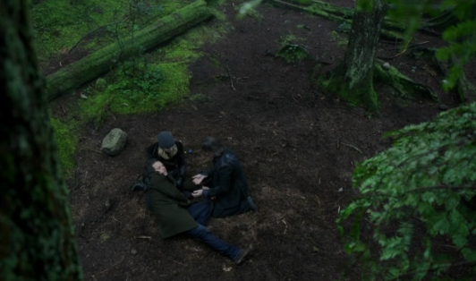 MeintheMist's tweet photo. He died in her arms… he gave her the necklace. He made the sacrifice. #HopeForNeal #OUATRewatch http://t.co/7bx3NHR1AG