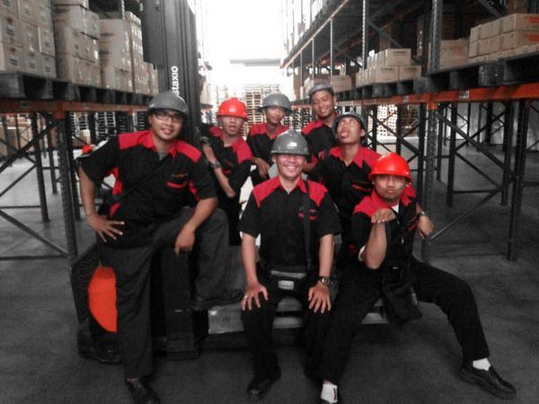 ilham_joyo's tweet photo. Santai dulu sambil narsis.....
Wkwkwkw.... http://t.co/XpJOPBwWLX