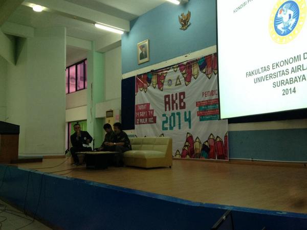CNA_2014's tweet photo. Acara selanjutnya adalah pemberian materi &amp; talkshow dari Bapak Agus Widodo dan Bapak Zaenal Fanani #akb2014 http://t.co/2pEFkihEr3