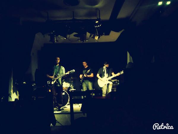 gianidf's tweet photo. Viendo a @bajoataque http://t.co/9HJqJPGCCC