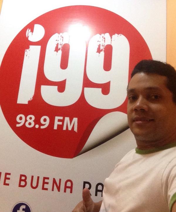 cristian_pinoar's tweet photo. @ayoncon @SolanoNelly @adrian0276 @AdrianRaffaglio @cafeclub2 @faustominoz Que divertido he pasado en @i99radio 👍💺😃 http://t.co/BGqf2avaEy