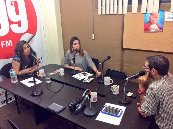 cristian_pinoar's tweet photo. @ayoncon @SolanoNelly @adrian0276 @AdrianRaffaglio @cafeclub2 @faustominoz Que divertido he pasado en @i99radio 👍💺😃 http://t.co/BGqf2avaEy