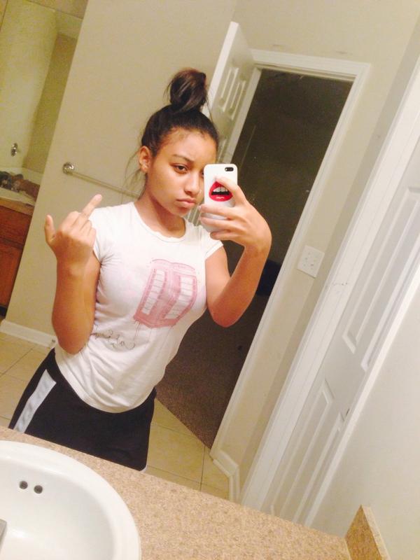 TheyLove_True's tweet photo. #favhairstyle #favface #favfinger π http://t.co/Sn5ppFGEMP