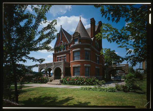 heyserenamunroe's tweet image. @BdoubleO100 need ideas for a build?why not use my house as an idea. #Minecraft #buildideas